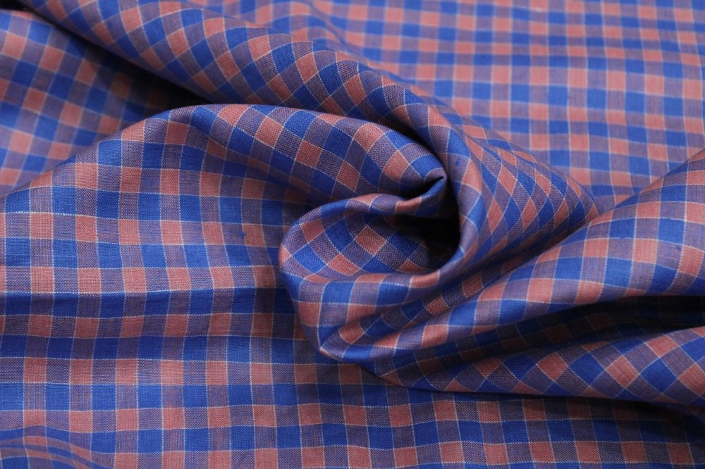 Linen gingham fabric for shirts and dresses, with gingham checks